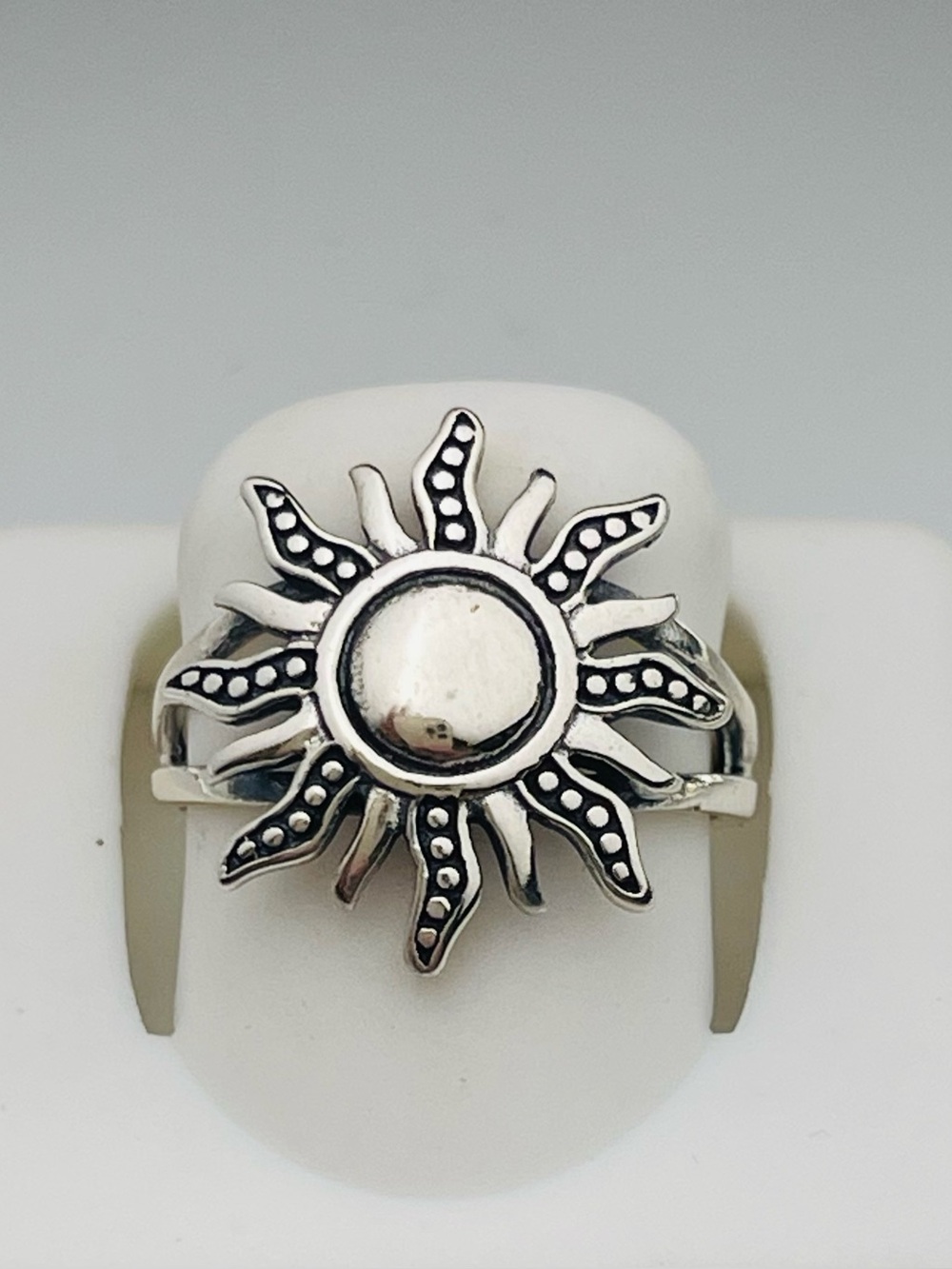 Size 6 sterling silver sun ring